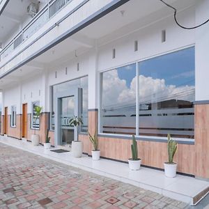 Urbanview Hotel Sky Batu Malang